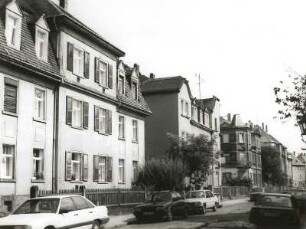Dresden-Mickten, Naundorfer Straße 22 und 20. Wohnhäuser (um 1910). Straßenansicht von Südwesten