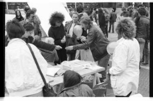 Kleinbildnegative: Solidaritätsaktion, John-F.-Kennedy-Platz, 1984