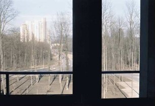Freiburg; Landwasser: Diakoniekrankenhaus; Aussicht vom Schwesternstützpunkt auf Hochhaus Landwasser Nord