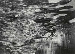 Spiegelndes Wasser