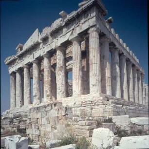Athen, Parthenon, Akropolis. Der Westgiebel des Parthenons. Aufblick von Südwesten. P65