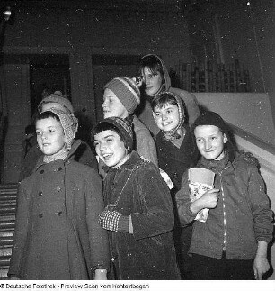 Junge Pioniere in Pirna; Witwe Paul Gruner in 31. Oberschule