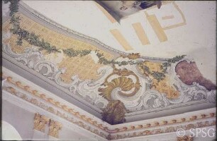 Berlin, Schloss Charlottenburg, Neuer Flügel, Speisesaal (Weißer Saal), R. 362, Entstehung Deckenmalerei von Hann Trier.