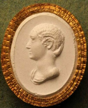 Profilbildnis der Livia Drusilla mit einer Haube (Daktyliothek, Zweites Historisches Tausend)