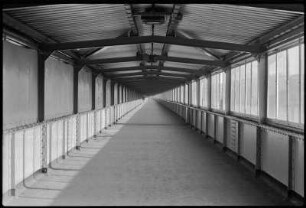 Fußgängerbrücke am S-Bahnhof Storkower Straße