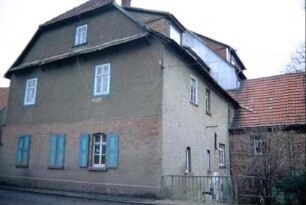 ehemalige Wassermühle, Hinteransicht und Reste des Mühlgrabens