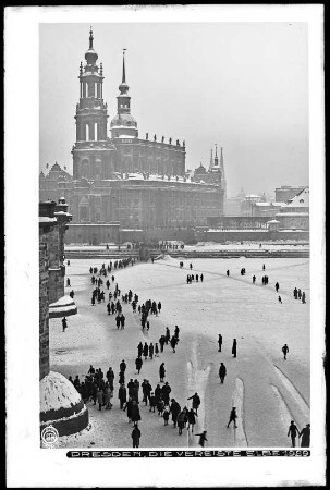 Dresden, die vereiste Elbe 1929, an der Augustusbrücke, Blick zur Katholischen Hofkirche