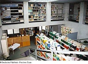 Freihandbereiche der Bibliothek Hartha