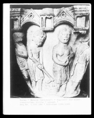 Kapitell aus einer romanischen Kirche