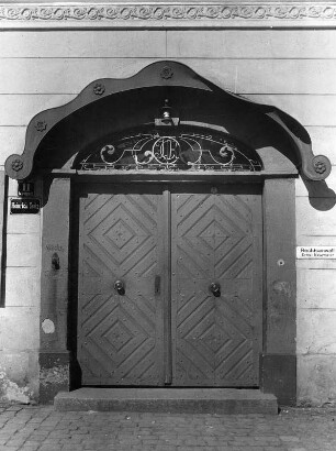 Immenstadt im Allgäu, Marienplatz 11. Gasthof "Drei König". Portal