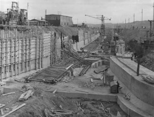 Baustelle der Schleuse Goßmannsdorf/Main