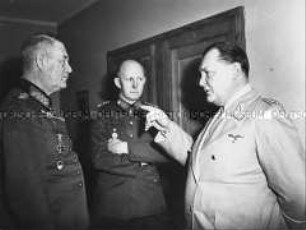Göring, Keitel und ... im Gespräch