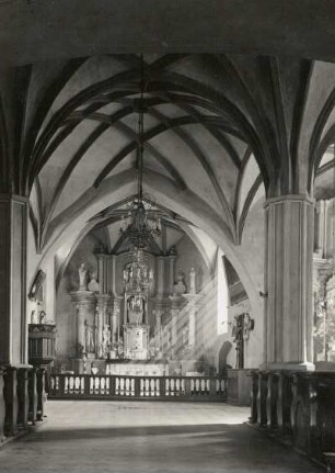 Vilnius. Nikolaikirche (kleine Franziskanerkirche). Innenansicht: Blick zum Chor