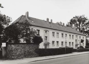 Radebeul, August-Bebel-Straße 4/6. Wohnhaus (um 1955)