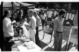 Kleinbildnegativ: Fest auf dem Mariannenplatz, 1984