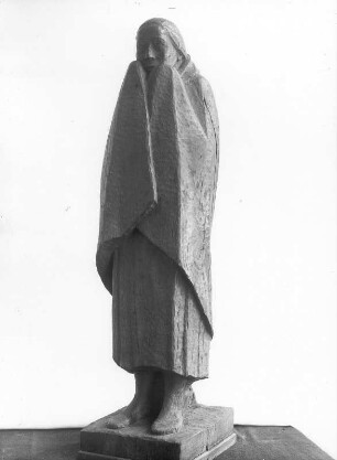Frierendes Mädchen : Frierendes Mädchen. Mooreiche, geschnitzt; H. 74 cm (1917; E. Barlach). Güstrow: Atelierhaus am Inselsee
