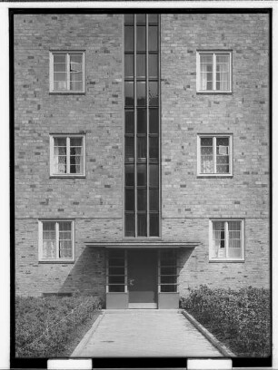 Baublock Helmholtzstr., Bunsenstr. : [Frontalansicht Hauseingang]