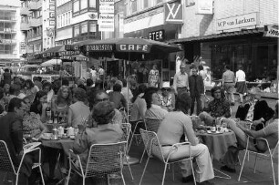 Duisburg: Straßencafé am Sonnenwall