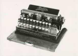 Schreibmaschine "Helios" der Kanzler Schreibmaschinen AG