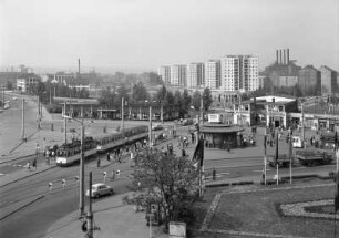 Postplatz : Dresden, Blick über den Postplatz nach Südwesten von der Gaststätte am Zwinger aus in Richtung Kraftwerk Mitte