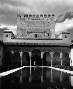 Granada. Alhambra. Patio de los Mirtos (Patio de los Arrayanes) (1333-1354)