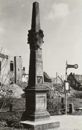 Postmeilensäule : Altenberg, Postmeilensäule von 1722 und Bushaltestelle