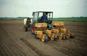 Fotografie: Sätechnik, Einzelkornsaat, Mais, Reihendüngung, Bandspritzung, Geräteträger