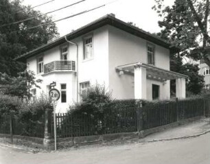 Dresden-Loschwitz, Steglichstraße 9. Villa "Malve" (1901/1915). Eckansicht mit Fassade Sonnenleite