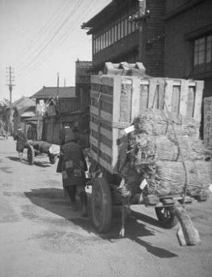 Straßenbild in Kanazawa : Ansicht mit Männern mit Lastenrikschas