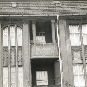 Cottbus, Marienstraße 21. Wohn-und Geschäftshaus (um 1905). Loggien (1. u. 2. OG rechts)