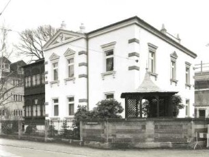 Dresden-Blasewitz, Ludwig-Hartmann-Straße 23. Villa (1886/1900). Eckansicht mit Fassade Maystraße