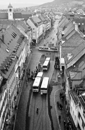 Freiburg: Blick vom Martinstor auf Kaiser-Joseph-Straße nach Umbau Fußgängerzone