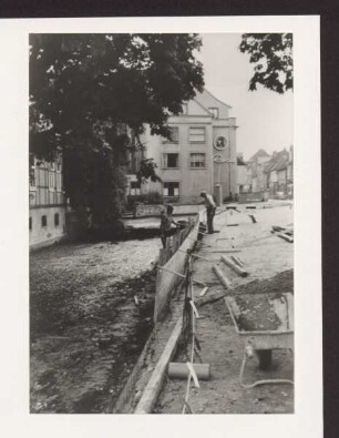 Arbeitsbeginn am Wall / Bau einer neuen Stützmauer im September 1961. Detmold. Wall. Papierabzug