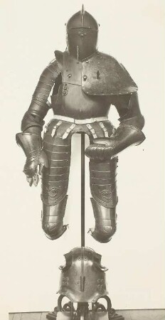 Sächsisches Rennzeug und Roßstirn (Bemalte Tartsche mit Wappen und Namen des Heinrich von Gleisenthal 1693?)