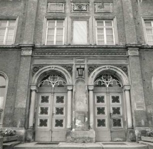 Oederan, Frankenberger Straße. Gymnasium (Herbert-Warnke-Schule; 1867/1912). Portal (1867)