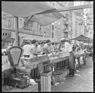 Wochenmarkt am Klausenerplatz