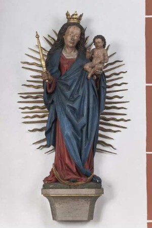 Naunheimer Altarretabelskulpturen — Strahlenkranzmadonna mit Krone