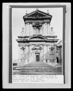 Santa Maria della Vittoria — Fassade