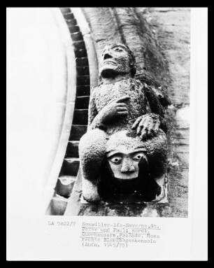 Hockende Figur