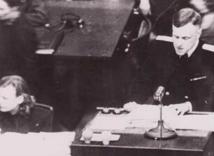 Der sowjetische Ankläger L. N. Smirnow
