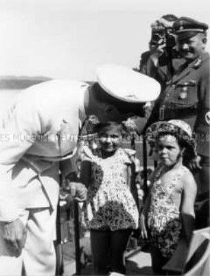 Joseph Goebbels mit seinen Töchtern auf der Berliner Frühjahrs-Regatta