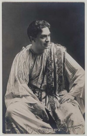 Rollenporträt Victor Kutschera. Fotografie (Weltpostkarte mit gedrucktem Namenszug). Wien, um 1900