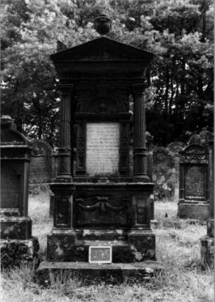 Grabstein 275 [Nir S. 176 Nr. 16.13]