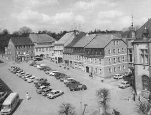 Adorf. Ernst-Thälmann-Platz. Teilansicht von Südosten