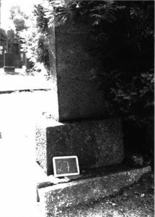 Grabstein 27 ohne Inhalt: Grabstein 27