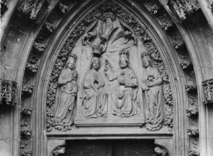 Christus und Maria im Himmel, Maria wird von Engeln gekrönt und die heiligen Barbara und Katharina