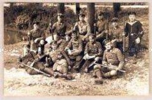 Freikorps-Trupp mit Wolfdietrich Stein (hintere Reihe, 3. von links)