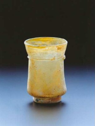Becher mit massivem Boden