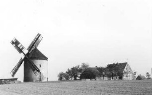 Hochkirch-Rodewitz. Erdholländer und Gehöft