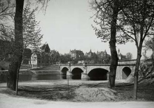 Saalfeld, Saalebrücke : Saalfeld. Saalebrücke. Ansicht vom rechten Saaleufer, nach Westen, Nordwesten